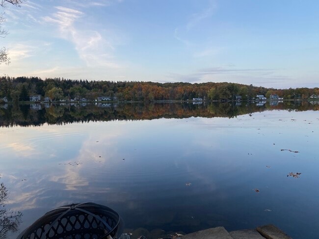 Building Photo - 319 Spring Rd