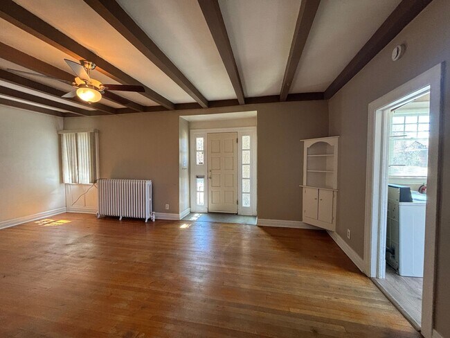 Foto del edificio - Large 2-bedroom unit in 3-plex.
