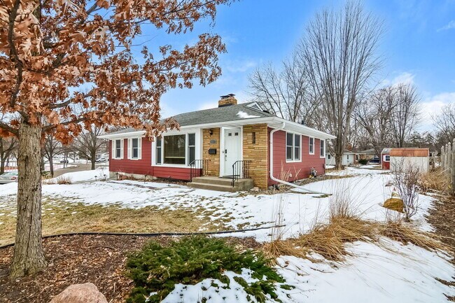 Foto del edificio - 2420 Sumter Ave S