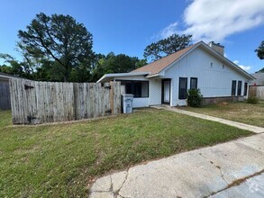 Building Photo - 2820 Villa Woods Cir