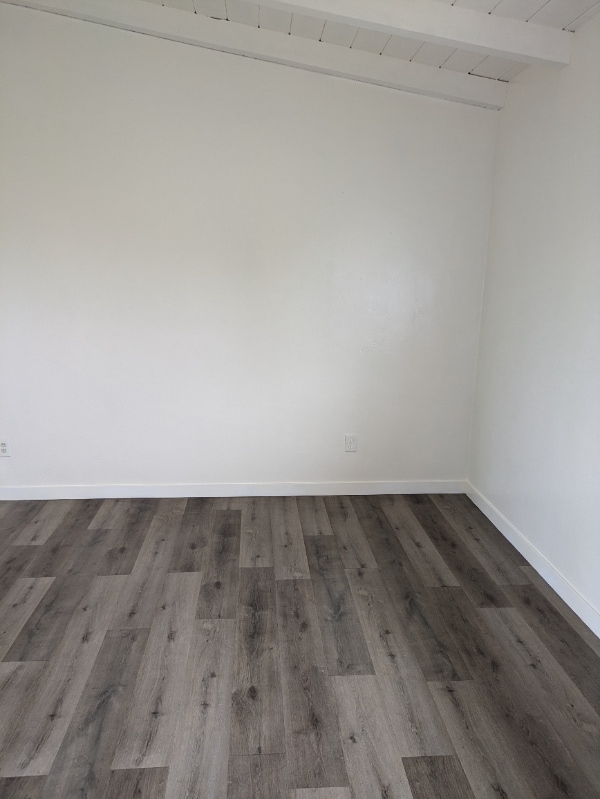 Foto del edificio - 7002 Linda Vista Rd