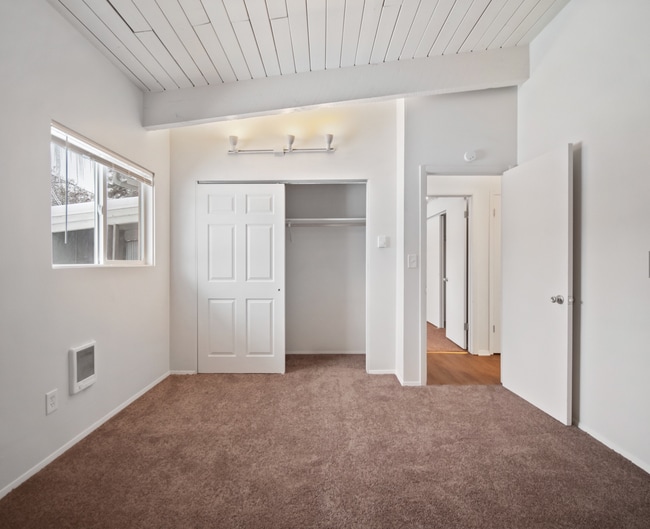 Building Photo - DESIRABLE MILLWOOD NEIGHBORHOOD ON TREE LI...