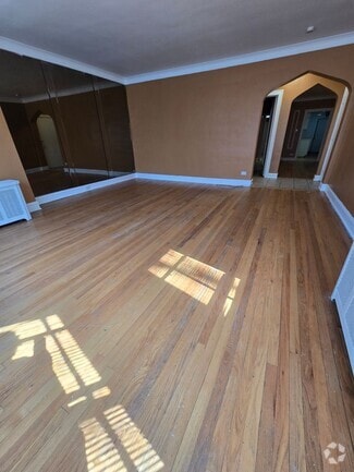 Building Photo - 8031 S Rhodes Ave