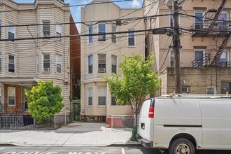 Building Photo - 335 47th St