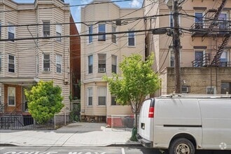 Building Photo - 335 47th St