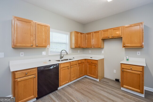 Building Photo - 5506 Walnut Ln