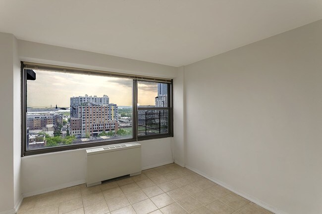 Building Photo - 135 Montgomery St