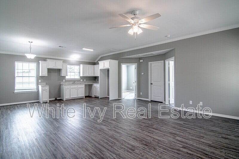 Building Photo - 100 Shorewood Dr