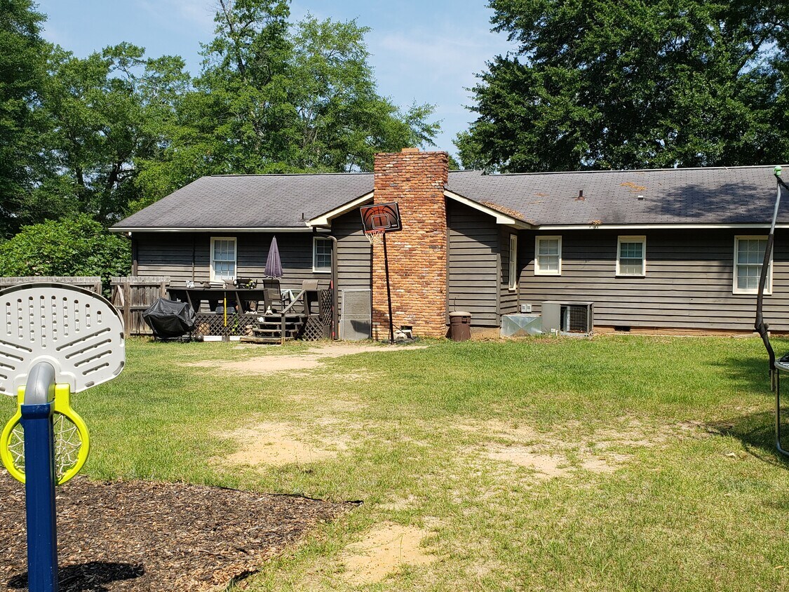 Building Photo - 1702 Springdale Rd