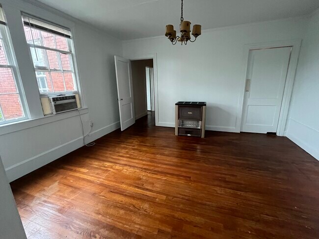 Foto del edificio - 305 N Jefferson St NE