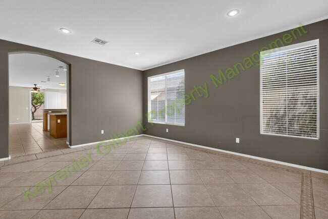 Foto del edificio - Lovely 3 bed/2 bath Gilbert Home in Higley Groves