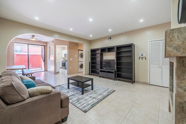 Foto del edificio - 7211 Cozycroft Ave
