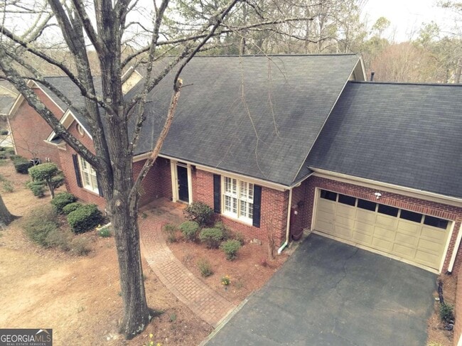 Building Photo - 7155 Roswell Rd