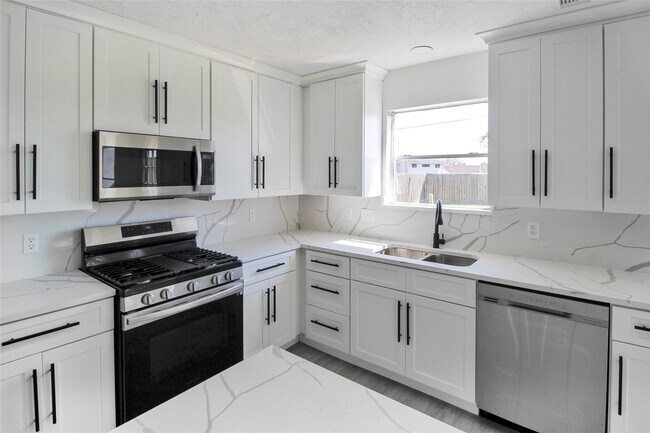 Building Photo - 511 Chaseway Dr