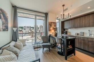 Building Photo - 1200 Rue Drummond