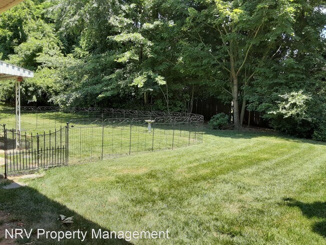 Building Photo - 3 br, 2 bath House - 506 Country Club Dr