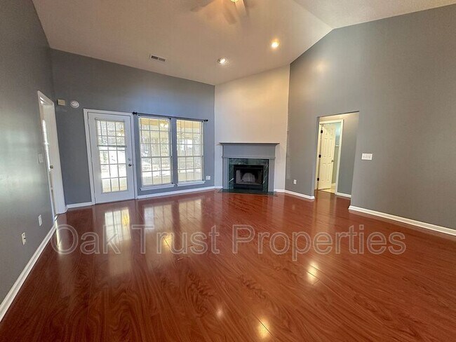 Building Photo - 8565 Brookforest Dr
