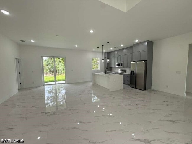 Building Photo - 723 Epps Brown St E