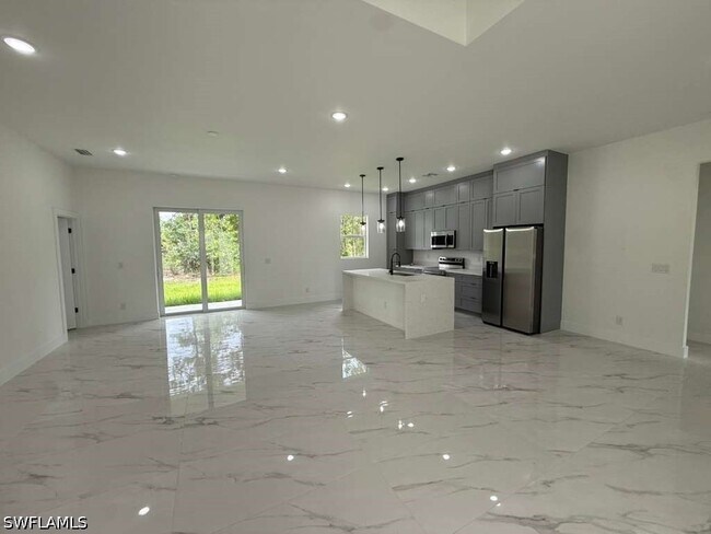 Foto del edificio - 723 Epps Brown St E