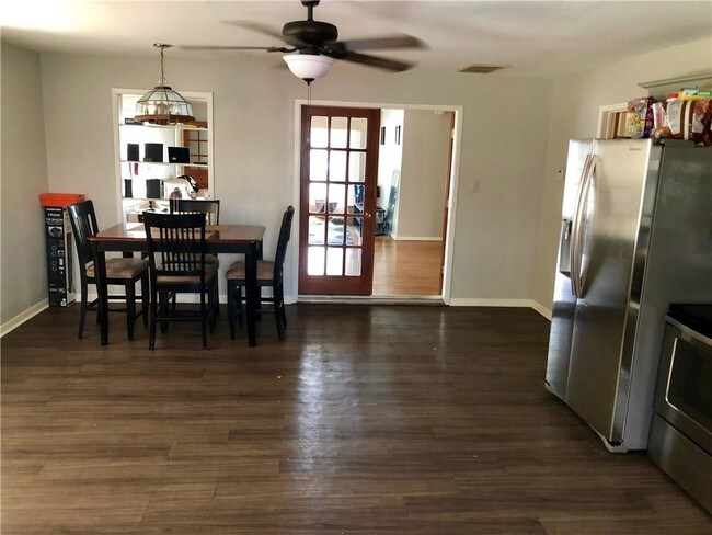 Foto del edificio - 4817 Lansdown Dr
