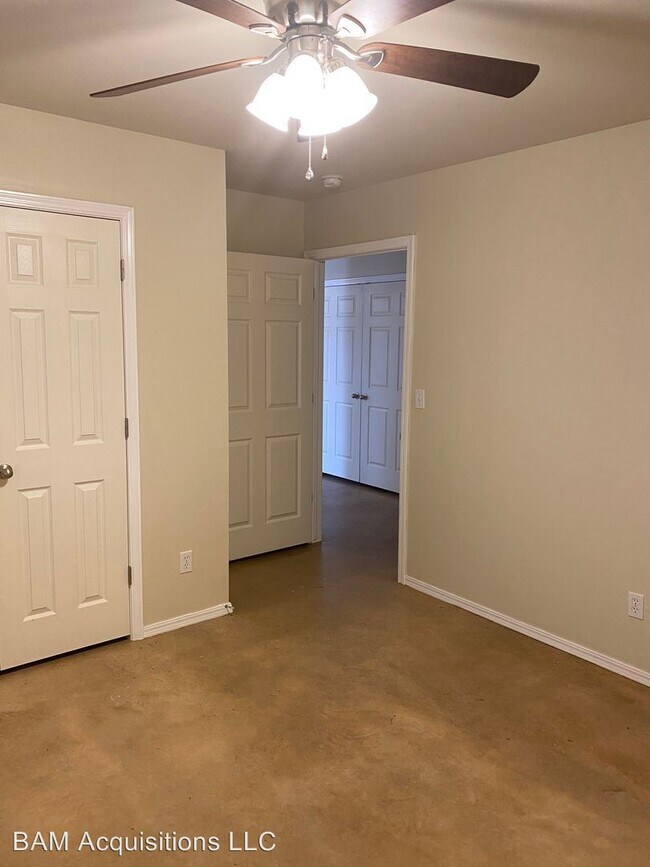 Building Photo - 2428 Ellis Dr