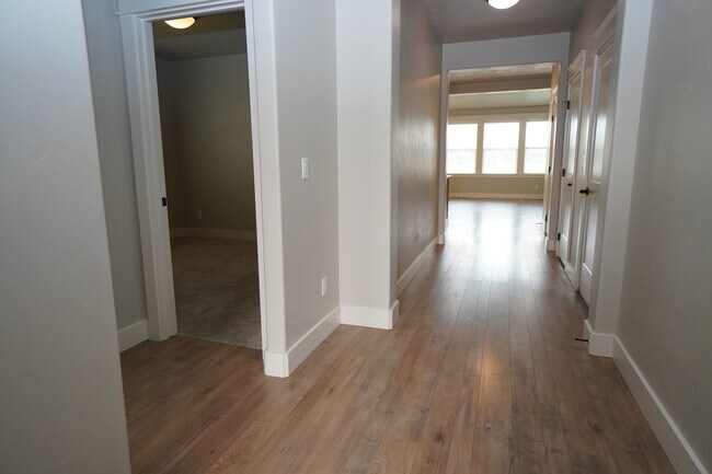 Building Photo - 3406 E Girdner Dr