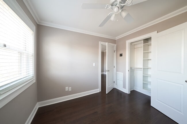 Foto del interior - Cambridge Manor: In-Unit Washer & Dryer, H...