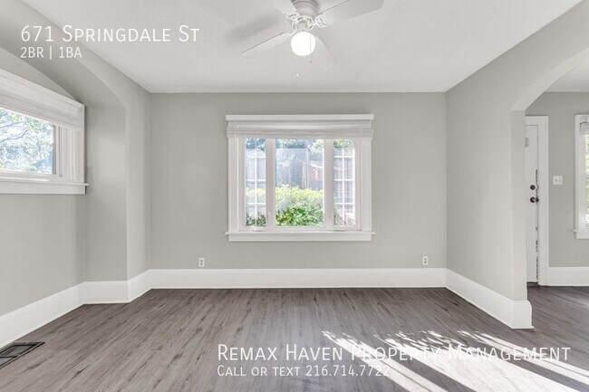 Foto del edificio - 671 Springdale St