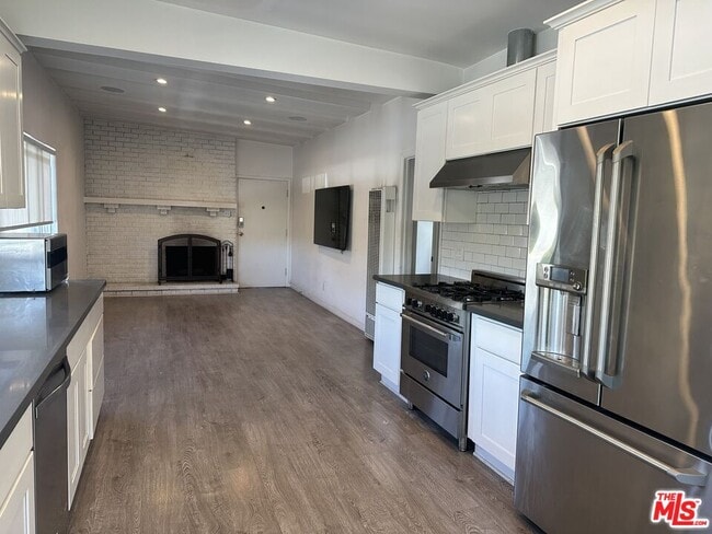 Building Photo - 410 Pershing Dr