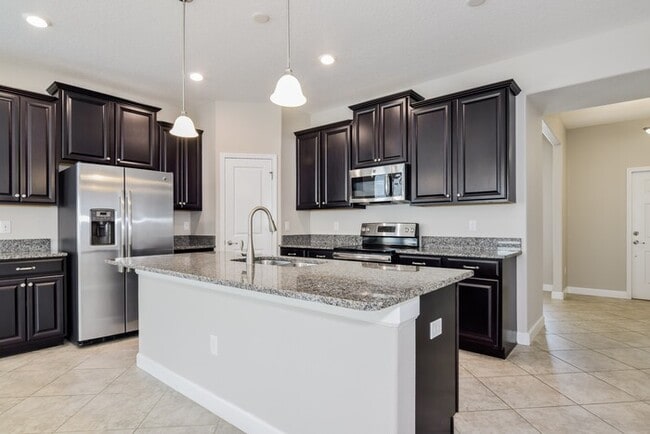 Building Photo - Gorgeous Wiregrass Home with Privacy Backw...