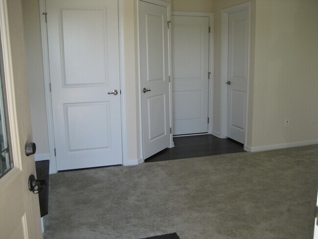 Foto del edificio - 360 Spring Hill Pl