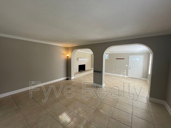 Building Photo - 10447 Greenhaven Dr
