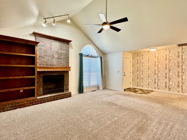 Photo - 308 N Lockeport Dr House
