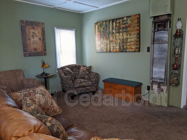 Foto del edificio - 6143 Ivanhoe St