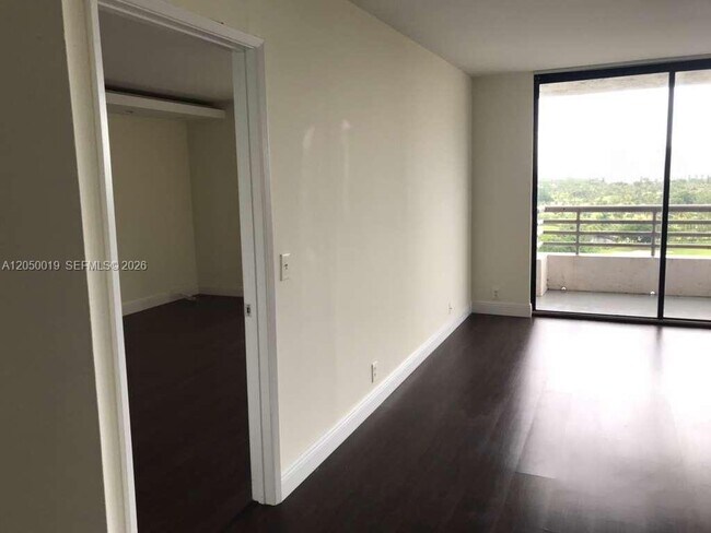 Foto del edificio - 3300 NE 191st St