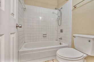 Building Photo - 2800 Jeanetta St