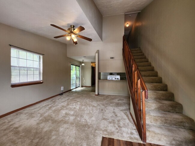 Foto del edificio - 3 bedroom town home for rent across from FSU Stadium August 2026 move in $1550 per month