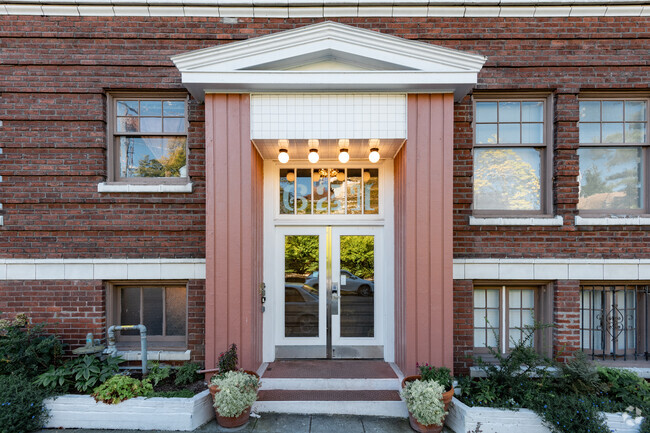 Building Entrance - Queenview Apartments