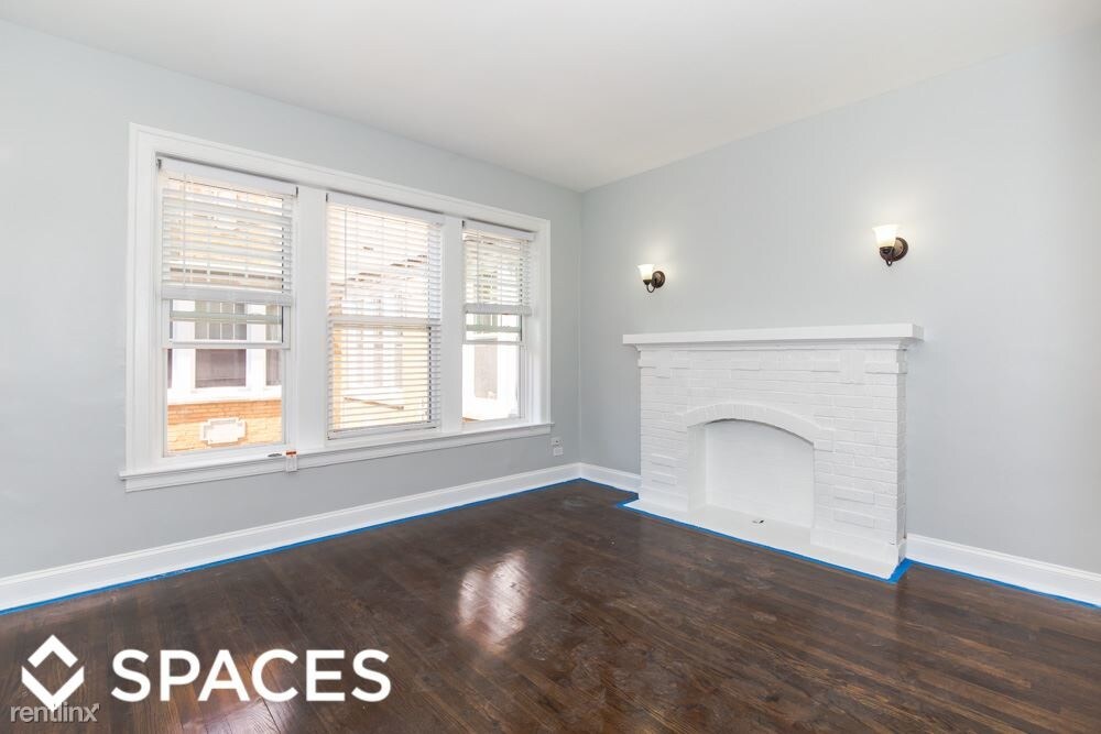 Primary Photo - 1058 W Glenlake Ave