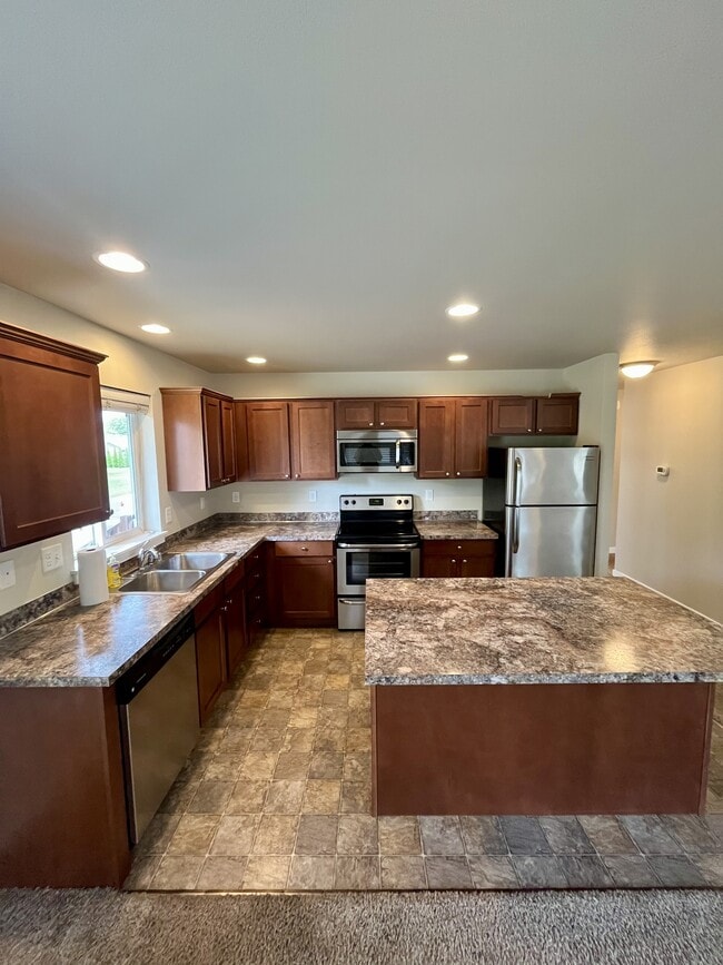 Building Photo - 1032 Cherry St