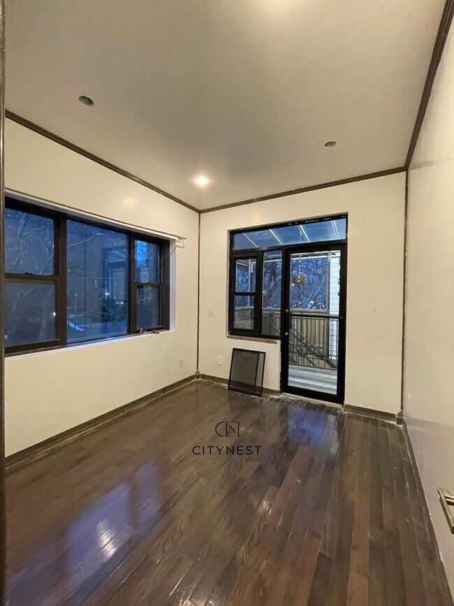 Foto del edificio - 301 Franklin Ave
