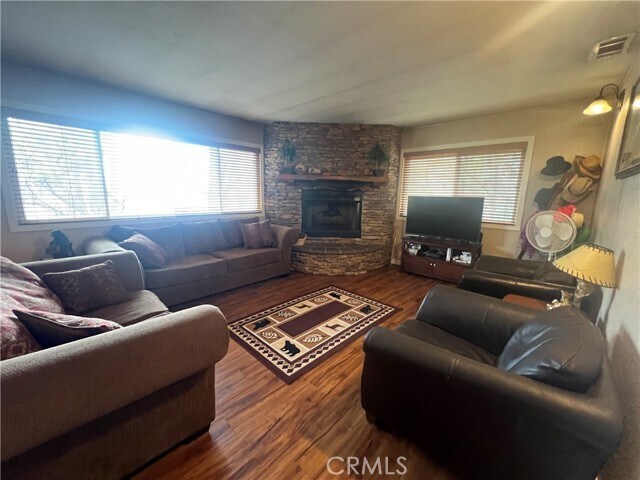 Foto del edificio - 23737 Lakeview Dr