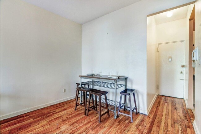 Building Photo - 321 E 89th St