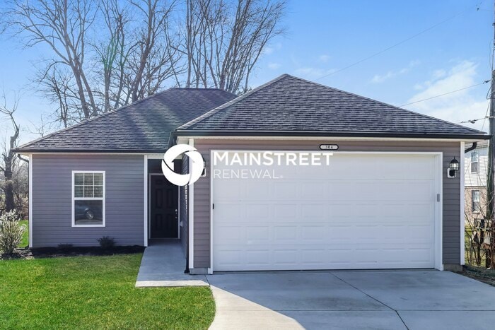 3 Bedroom Pet-Friendly Home in CHARLESTOWN, IN with Main Street Renewal - 3 Bedroom Pet-Friendly Home in CHARLESTOWN, IN with Main Street Renewal