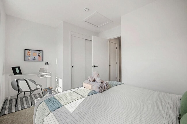 Building Photo - 2231-2281 81 St S W