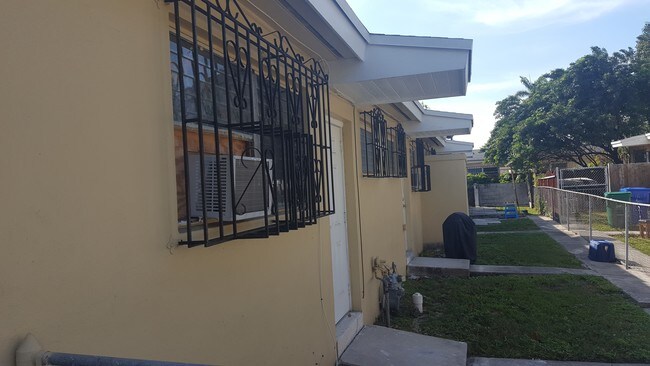 Foto del edificio - 1901 NW 30th St