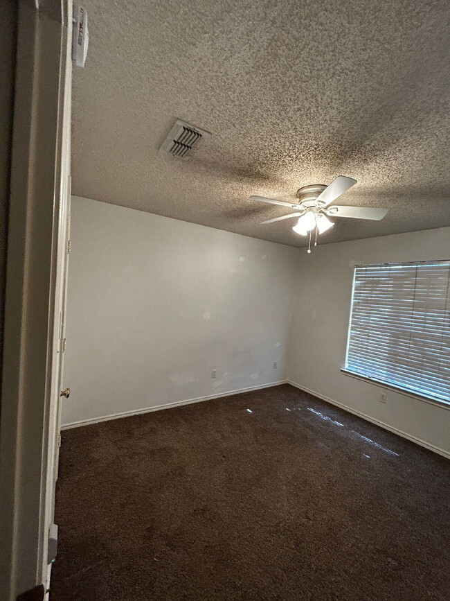 Foto del edificio - Nice Three Bedroom - Northridge
