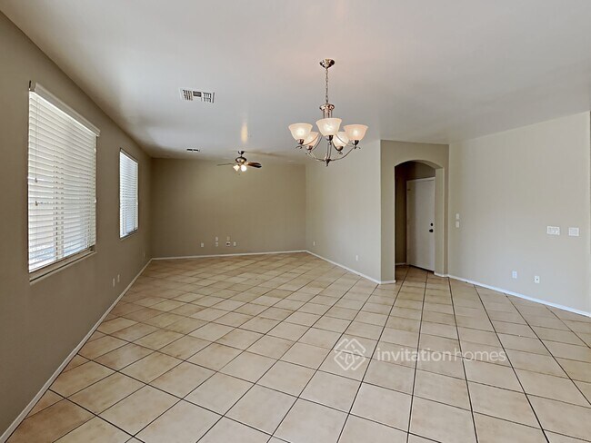 Foto del edificio - 17295 W Madison St
