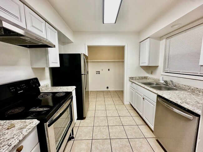 Building Photo - 1448 Harper- HICKS