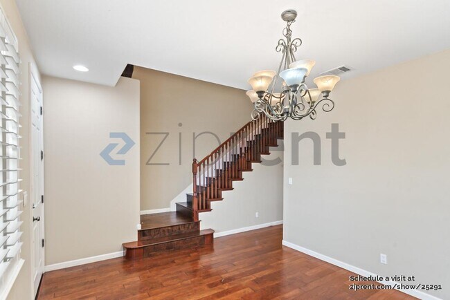 Foto del edificio - 651 Carrington Ct